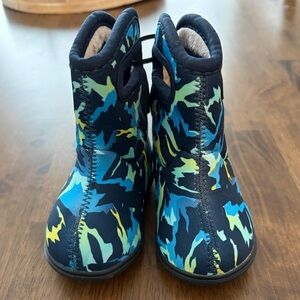 NEW Bogs Toddler Outdoor Boots